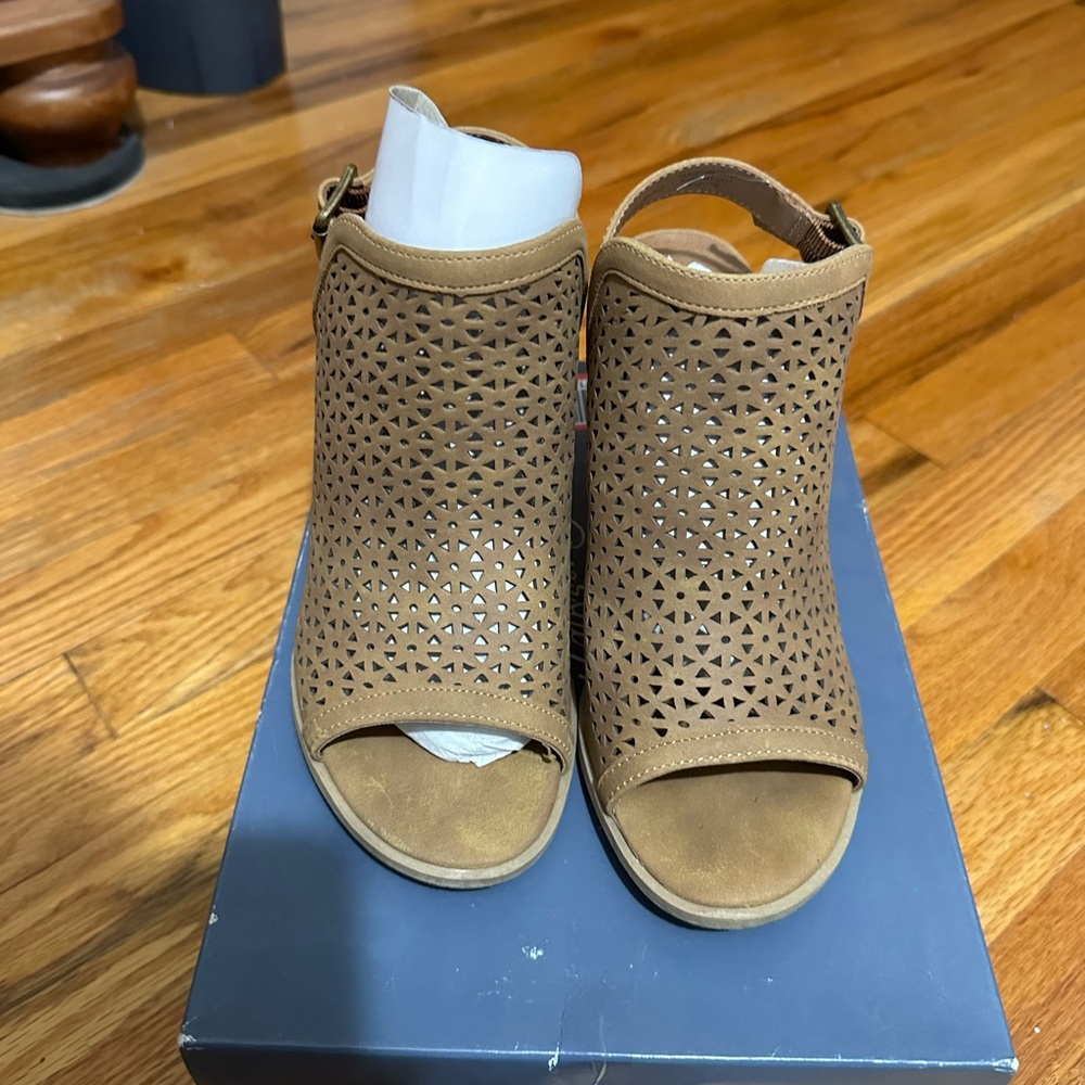 Target Heels - Picture 2 of 3